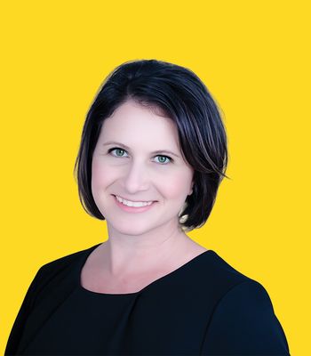Portrait of Kara Hubner, Broker/Agent.